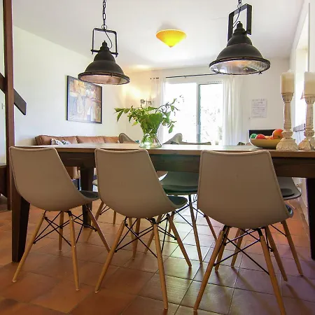 Cosy In With Lush Views ' Vila